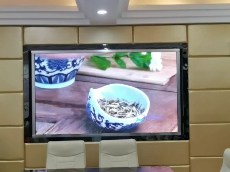 湖北蔡甸區(qū)四小室內(nèi)全彩P1.25安裝調(diào)試完成    尺寸：2.88x1.28m   像素點(diǎn)：1792x1024