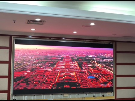 湖北省公路局6樓室內(nèi)全彩P1.86安裝完成  尺寸：3.52X1.76 像素點(diǎn)：1892X946