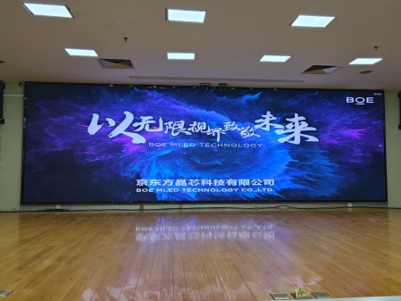 鄂州丁字橋***公司BTQ020安裝完畢，尺寸7.68x2.4m，像素點3840x1200