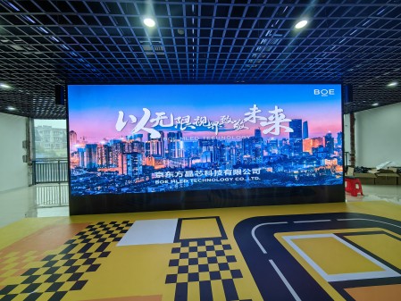 鄂州金銀湖p2.5安裝完成   尺寸：6.72×2.56 ；像素點：2688×1024