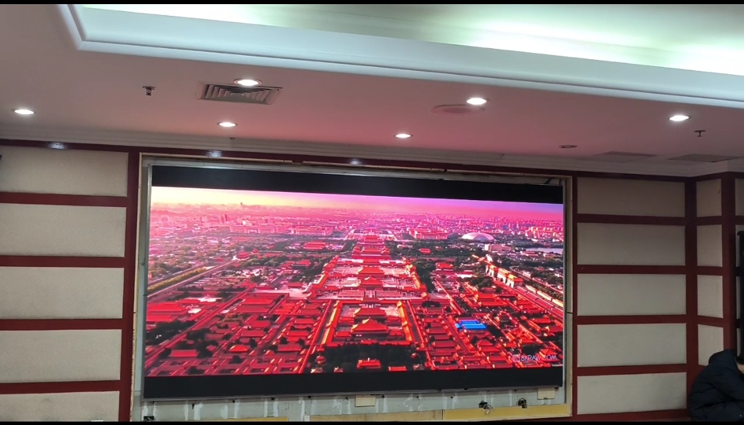 湖北省公路局6樓室內(nèi)全彩P1.86安裝完成  尺寸：3.52X1.76 像素點(diǎn)：1892X946
